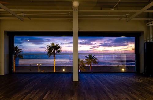 South Mission Beach Cottage | "E'toile de Mer" - Quiet/Private - Steps To Beach - LARGE 2 Car Garage and Patio