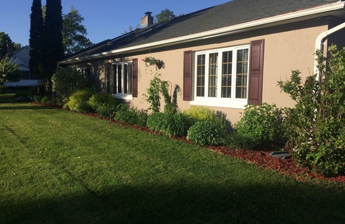 Winneconne House | EAA week: Spacious 3 bedroom house w/pool, hot tub, & beautiful river views. n