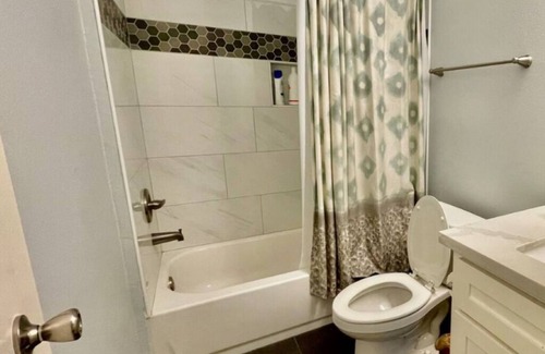 South Central Houston House | EADO Essentials Suite with Fridge, Microwave, WiFi and AC