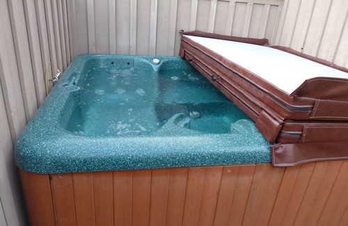 Redmond Ski Chalet | EAGLE CREST CHALET - ON GOLF COURSE WITH PRIVATE HOT TUB AND EV CHARGING!