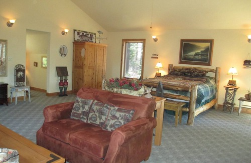 Blairsden-Graeagle Apartment | Eagle eye views of the Feather River canyon and mountains surrounded by forest