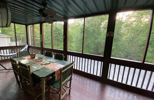 Eagle Mountain Cabin | Eagle Mountain River Retreat 4/3 Pool Table, Jacuzzi & more