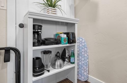 Eagle Apartment | Eagle Nest Retreat | Modern Studio in the Heart of Eagle