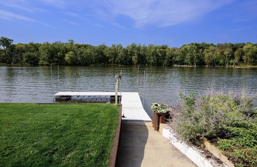 Afton House | Eagle's Nest Riverside Retreat