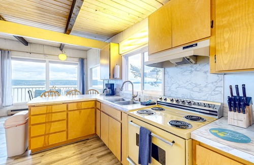 Diamond Point House | Eagle's Oceanview - Oceanfront home near public boat launch with beautiful views