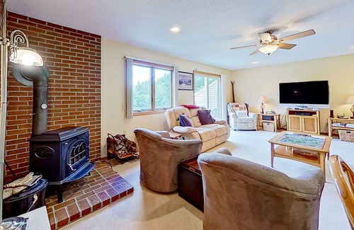 Intervale Condo | Eagle's Peak - Unit A14 | Mtn-view condo in Bartlett with pool, tennis, grill