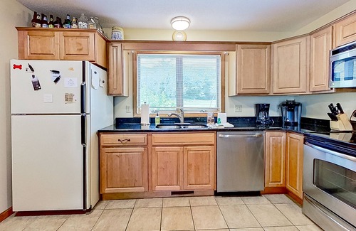 Intervale Condo | Eagle's Peak - Unit A14 | Mtn-view condo in Bartlett with pool, tennis, grill