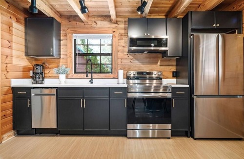 Allons Cabin | Eagle's Perch Cabin 13 with Loft - One bed in loft, sleeper sofa and full kitchen