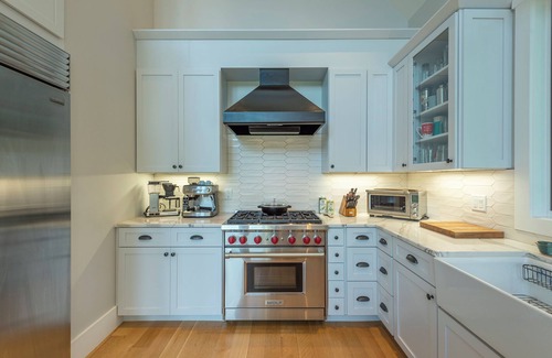 Asheville House | Eagle View | Screened Porch, Chef's Kitchen & Stunning Views!