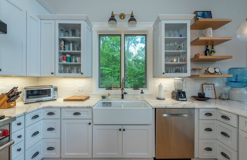 Asheville House | Eagle View | Screened Porch, Chef's Kitchen & Stunning Views!