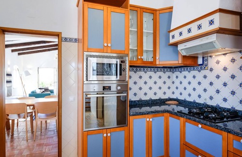 Fonte do Bispo Villa | Eagles Nest - a beautifully furnished, 3 bedroom house with pool and sea views.