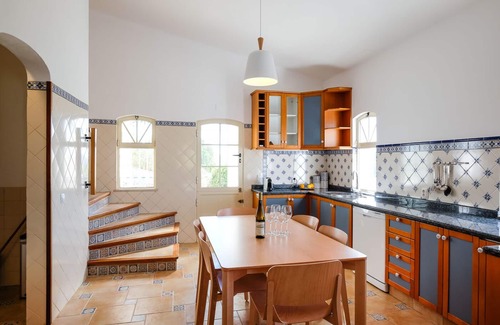 Fonte do Bispo Villa | Eagles Nest - a beautifully furnished, 3 bedroom house with pool and sea views.