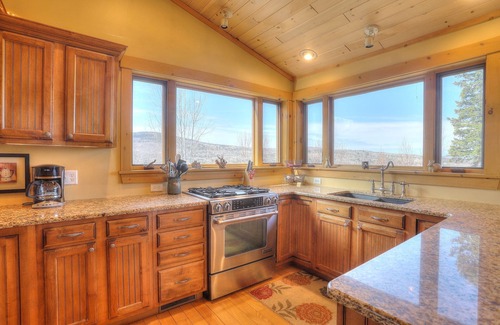 Rangeley Cabin | Eagles Rest - If you are looking for stunning mountain and lake views, this is the cabin for you