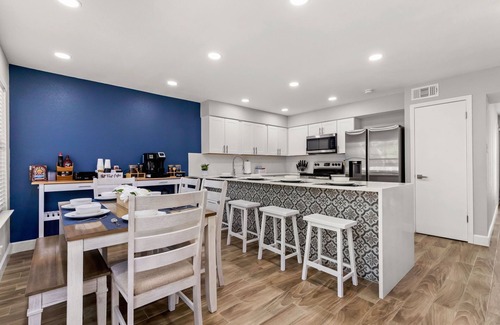 San Antonio House | Early Bird Discounts in Oct - Book Now!