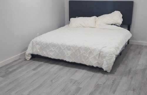 Hope Gardens House | Early Check-in/Late Checkout! 1 mile to Broadway.