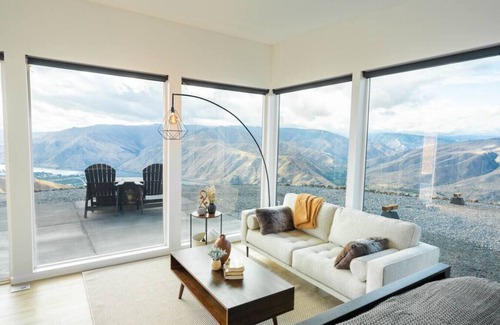 Orondo House | Earthlight 5 - On Top of The World