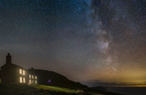 Kirk Braddon Cottage | Eary Cushlin - a holiday cottage that sleeps 9 guests in 4 bedrooms