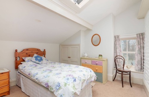 Andreas Cottage | East Ballabane Farmhouse - sleeps 5 guests in 3 bedrooms