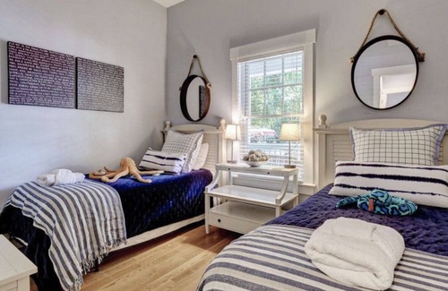 Cape Fear Station House | East Beach - “Reel Life” - 4 Min Walk to Beach /1 Min Cart Ride