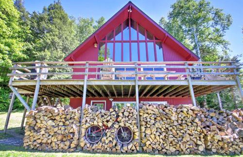 East Burke House | East Burke House with Deck Less Than 3 Mi to Kingdom Trails!
