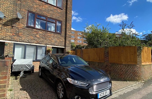 Capel-le-Ferne Apartment | East Cliff Folkestone Guest Suite with Own Entrance - Pet Friendly!
