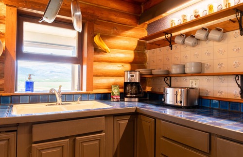 Star Cabin | East Glacier Cabin w/Stunning Views of the Rockies! 30 min from 2 GNP entrances