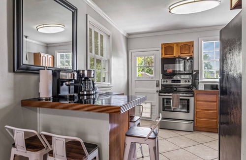 Southeast Pensacola Villa | East Hill Manor w/2 Kitchens Near Beach & Downtown