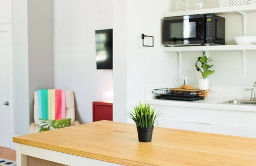 East Hill Apartment | East Hill Oasis Near the Beach