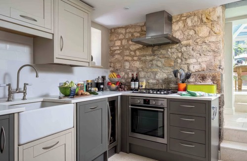 Chipping Campden Cottage | EAST LEAZE, pet friendly, with a garden in Chipping Campden