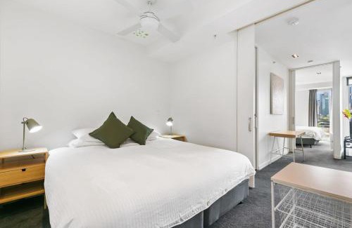 East Melbourne Apartment | East Melb 2bed parking pet friendly