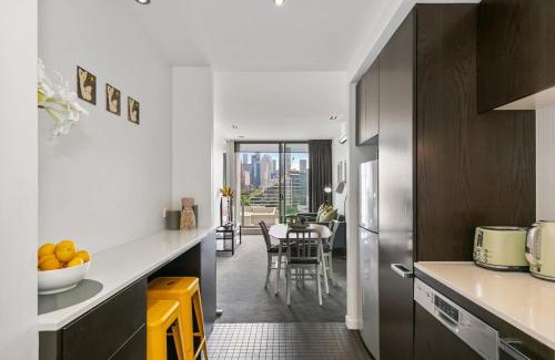 East Melbourne Apartment | East Melb 2bed parking pet friendly