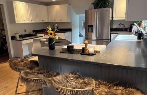 East Sandwich House | East Sandwich Oasis with pool + privacy - new for summer 2024