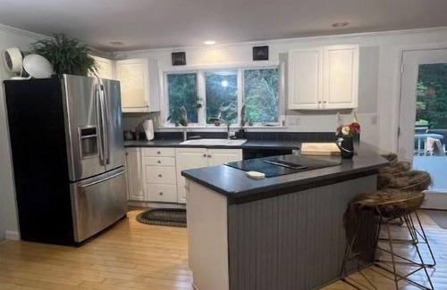 East Sandwich House | East Sandwich Oasis with pool + privacy - new for summer 2024