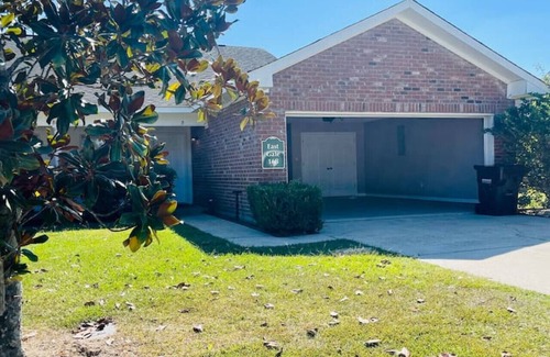 Hammond Apartment | Eastgate 16B spacious comfortable