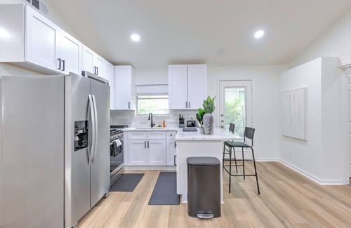 Old Enfield House | Easy access to everything from this centrally located Home in Austin!n