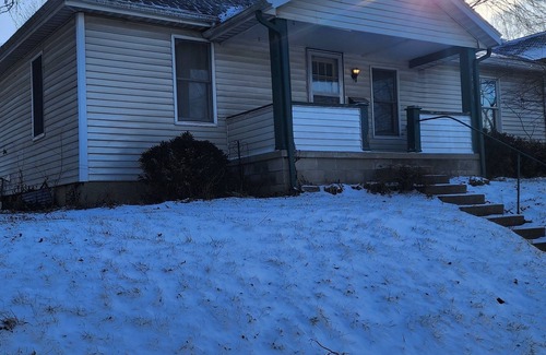 Bloomington House | Easy access to IU, Downtown, Bryan Park, Coffee Shops and Restaurants