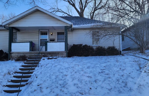 Bloomington House | Easy access to IU, Downtown, Bryan Park, Coffee Shops and Restaurants