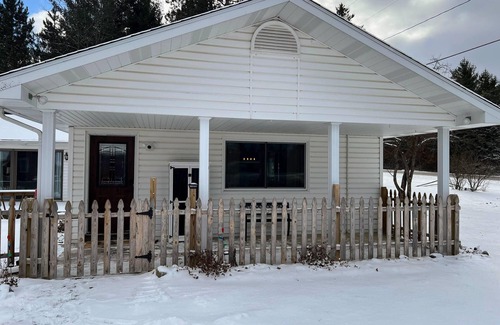St. Helen House | Easy access to ORV trails, trailer parking, fenced-in yard for Fido!