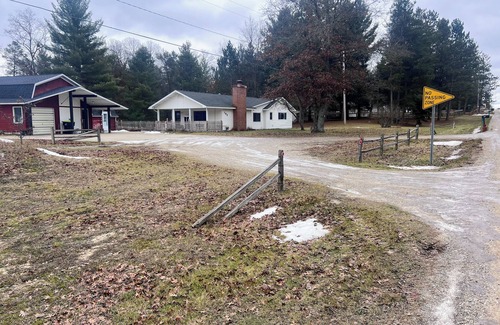 St. Helen House | Easy access to ORV trails, trailer parking, fenced-in yard for Fido!