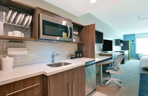 Bettendorf House | Easy access to the I-74 and the airport