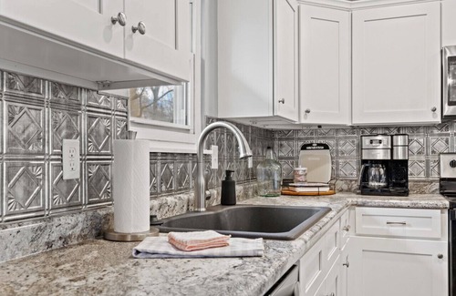 Doling House | Easy access to the interstate and all that Springfield has to offer.