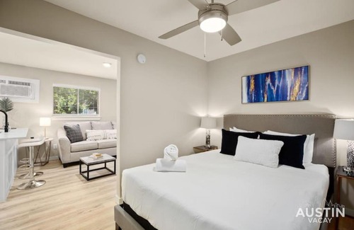 Austin Apartment | Easy Access to UT Campus Shared Pool and Parking