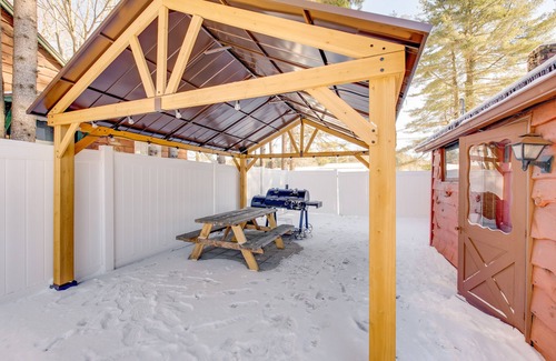 Blakeslee House | Easy Interstate Access: Original Poconos Log Cabin