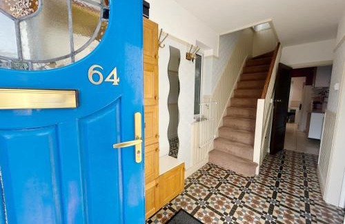 Elm Park House | Easy London Access 9mins Walk to Elm Park Station & Near City Airport