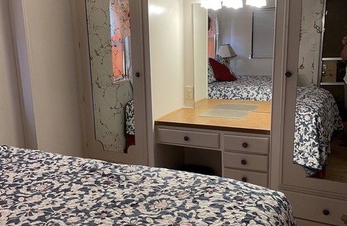Surprise Resort | Easy, relaxing, close to everything & quiet park model in 5 ⭐️ 55 & over resort.