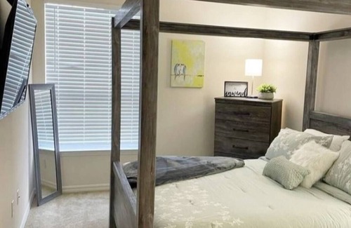 Airport North Apartment | Easy takeoffs