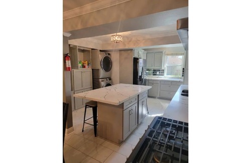 Little Woods House | Easy Uber to ALL Major Parades! Large Group!
