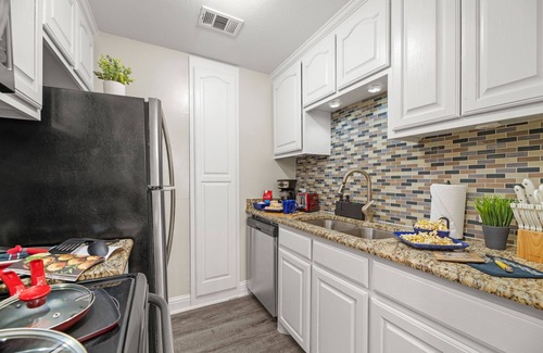 Arlington Apartment | Easy walk to AT&T Stadium/Texas Live/Globe Life Field, Sleeps 12 Comfortably!