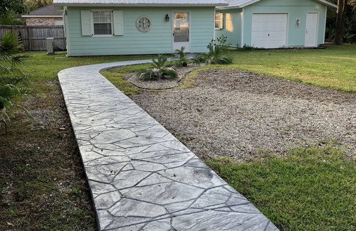Biloxi Cottage | Easy walk to downtown restaurants and half a mile to the beach!
