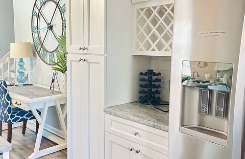 Hilton Head Island Condo | Easy Walk to Beach, Exceptional, Renovation, Screened Porch Overlooks Pool